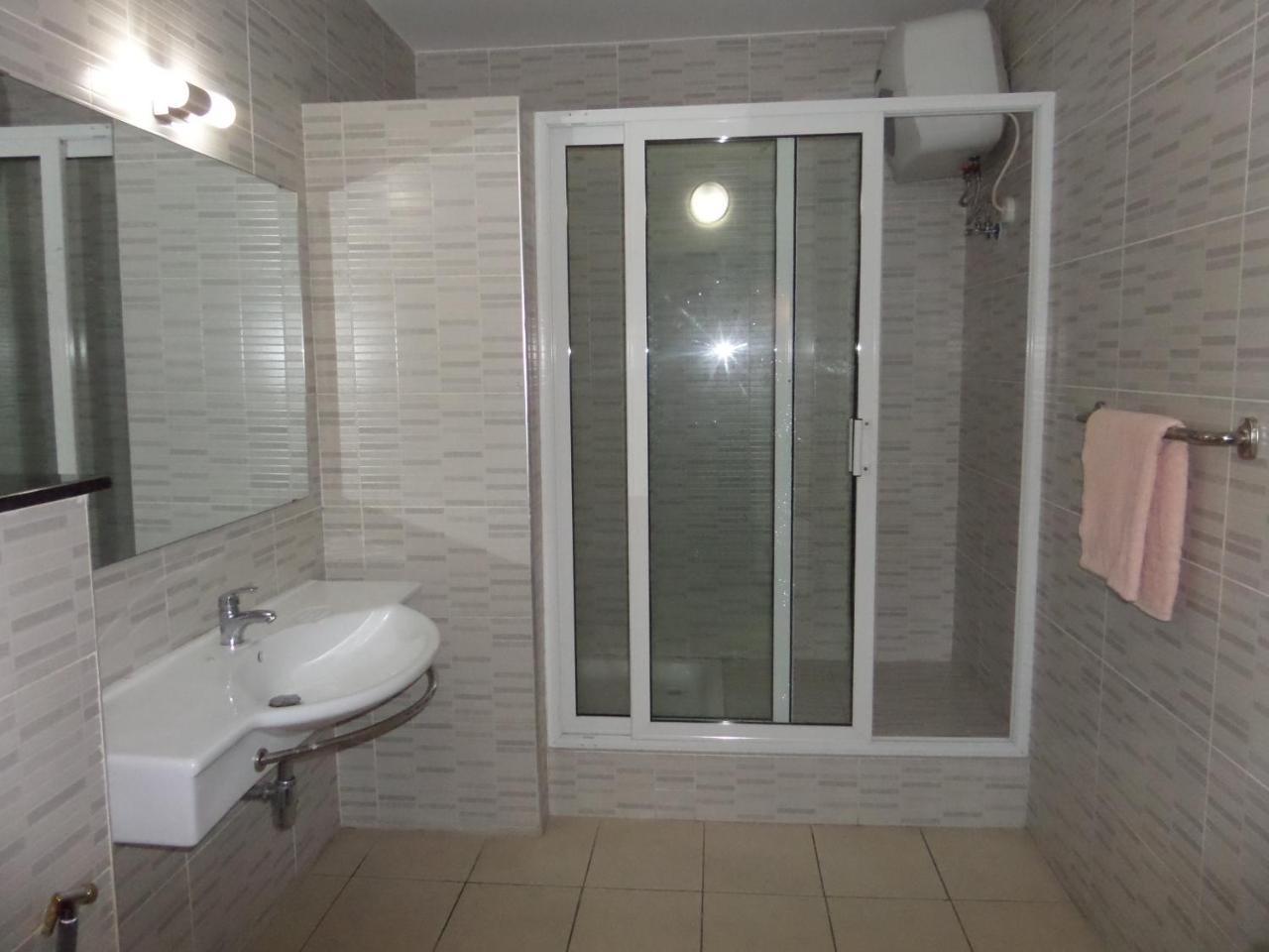 Hotel Newcastle Lagos Quarto foto